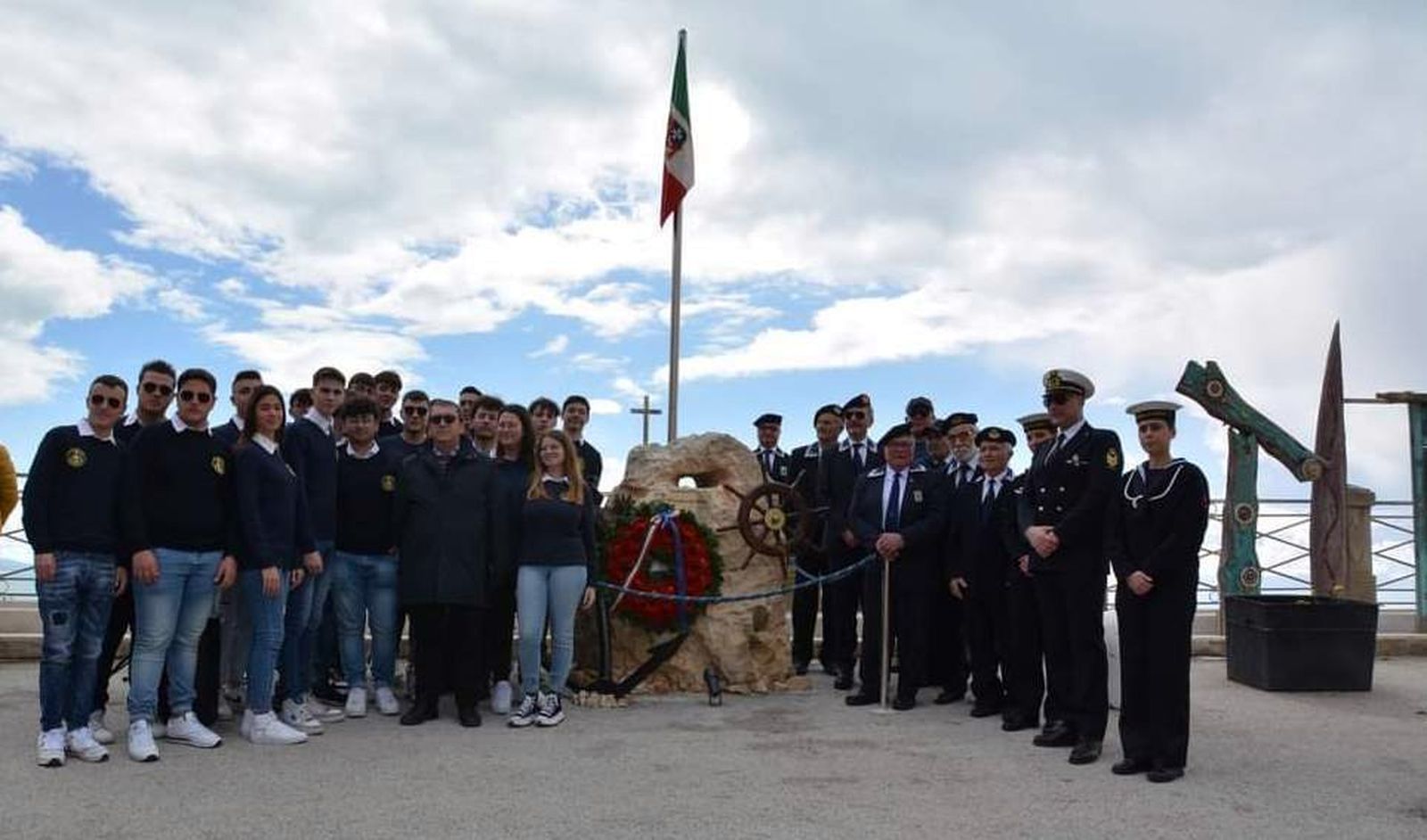 Iissarena Inaugurazione Monumento Ai Caduti Del Mare